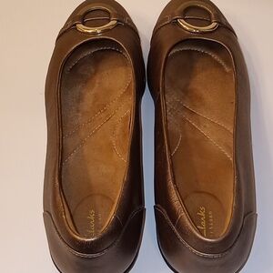 Clarks Artisan slip on shoe size 9.5, gold/copper